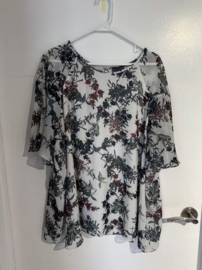 Vince Camuto - Floral summer top with sheer flutter sleeves